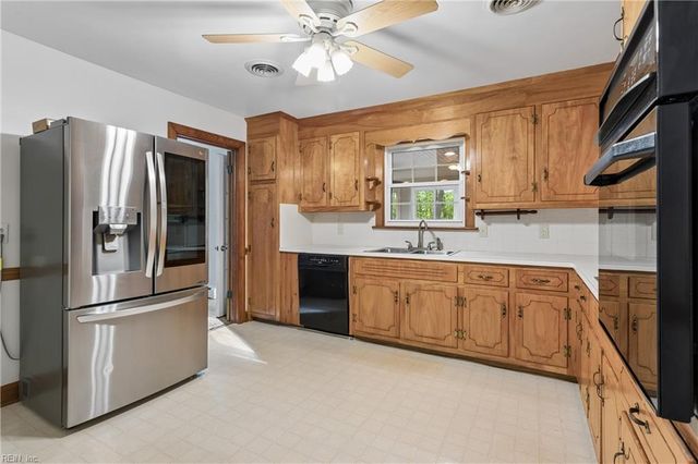 301 Pond DR, Suffolk, VA 23434