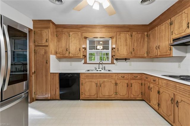 301 Pond DR, Suffolk, VA 23434