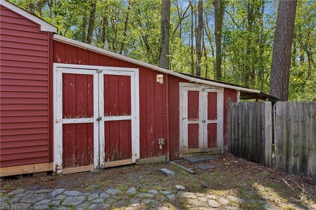 301 Pond DR, Suffolk, VA 23434