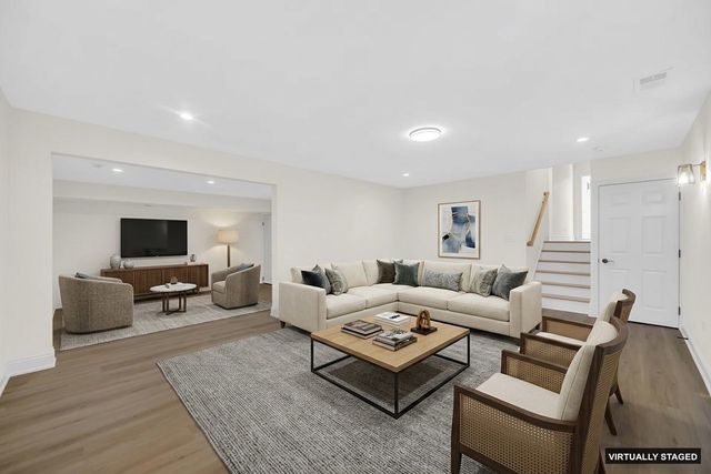 19W278 Governors Trail, Oak Brook, IL 60523