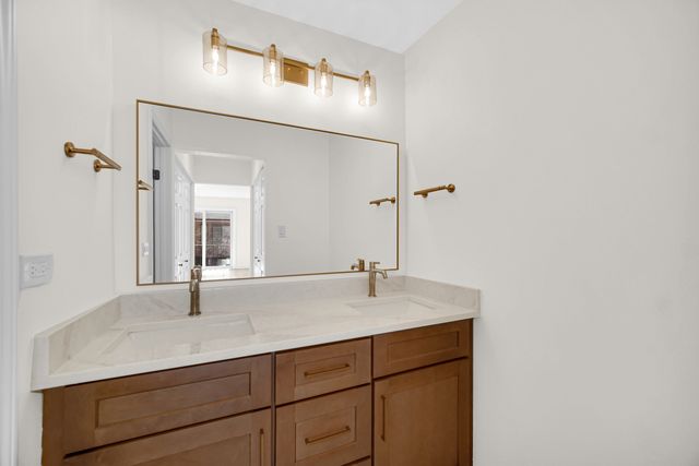 19W278 Governors Trail, Oak Brook, IL 60523