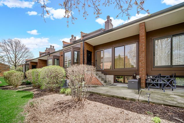 19W278 Governors Trail, Oak Brook, IL 60523