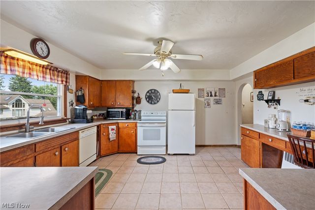 988 E Turkeyfoot Lake Road, Akron, OH 44312