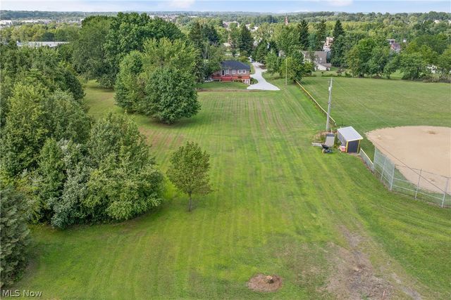 988 E Turkeyfoot Lake Road, Akron, OH 44312