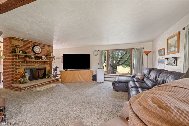 988 E Turkeyfoot Lake Road, Akron, OH 44312