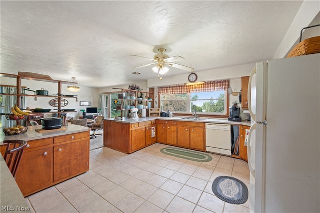 988 E Turkeyfoot Lake Road, Akron, OH 44312