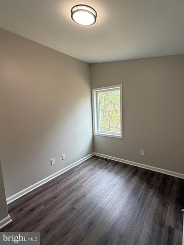 1040 POSSUM HOLLOW TRL, Gerrardstown, WV 25420