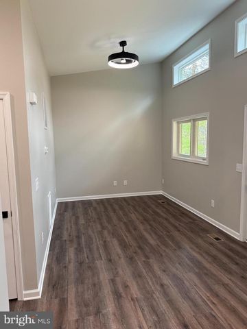 1040 POSSUM HOLLOW TRL, Gerrardstown, WV 25420