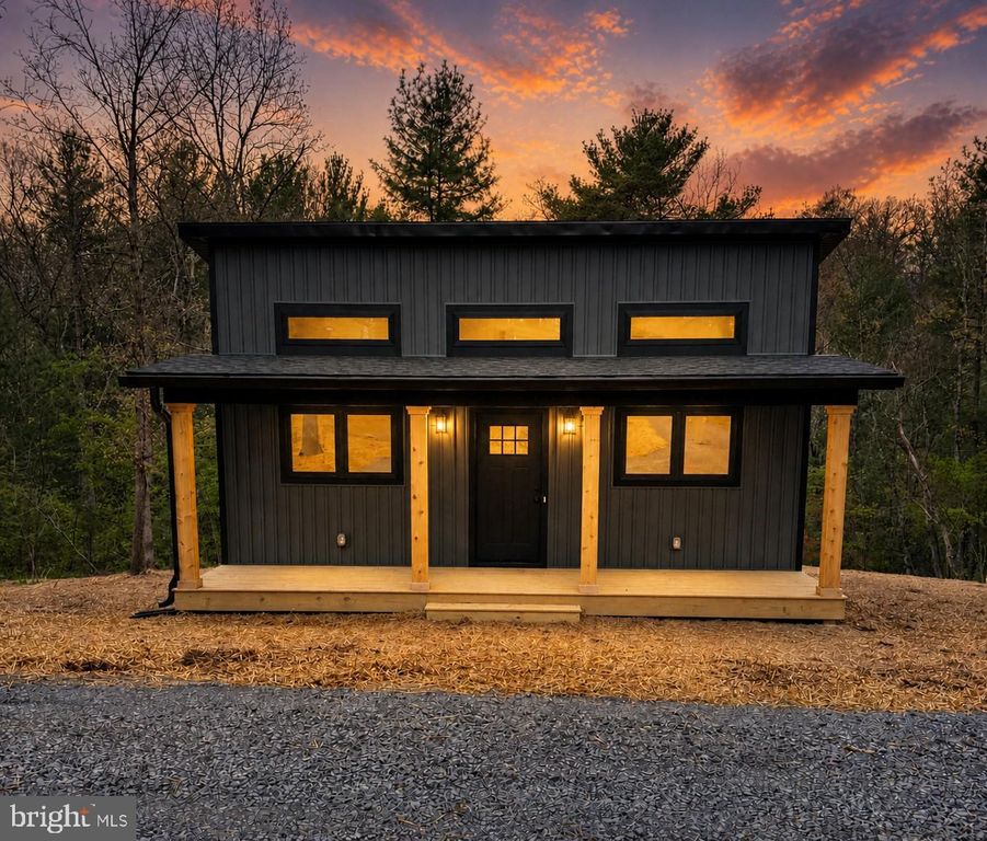 1040 POSSUM HOLLOW TRL, Gerrardstown, WV 25420