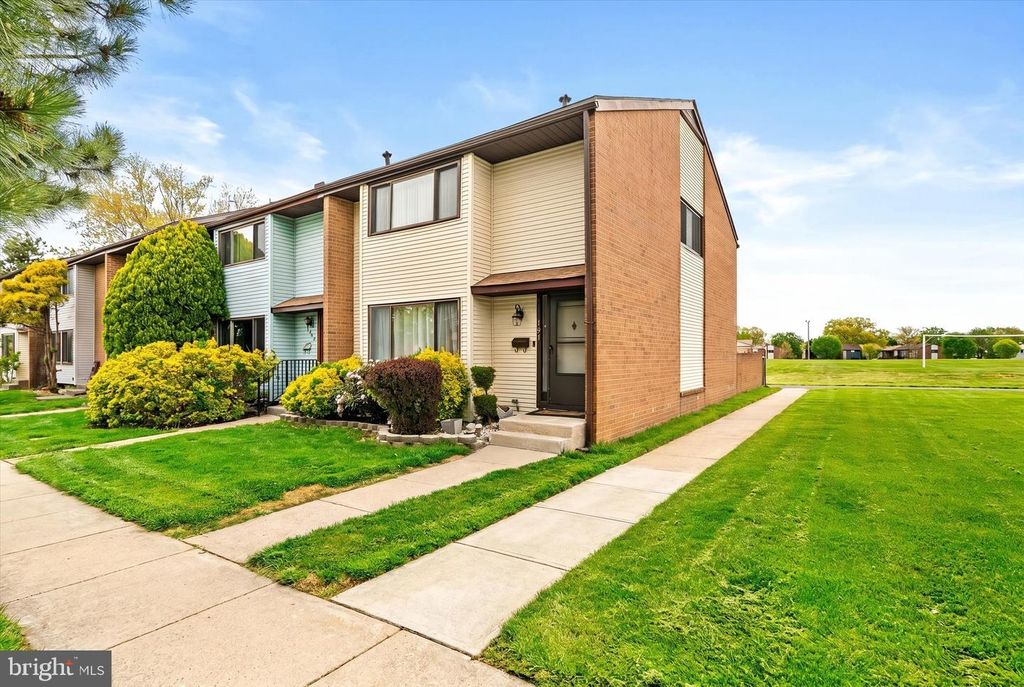 106 DANBURY CT, Hightstown, NJ 08520