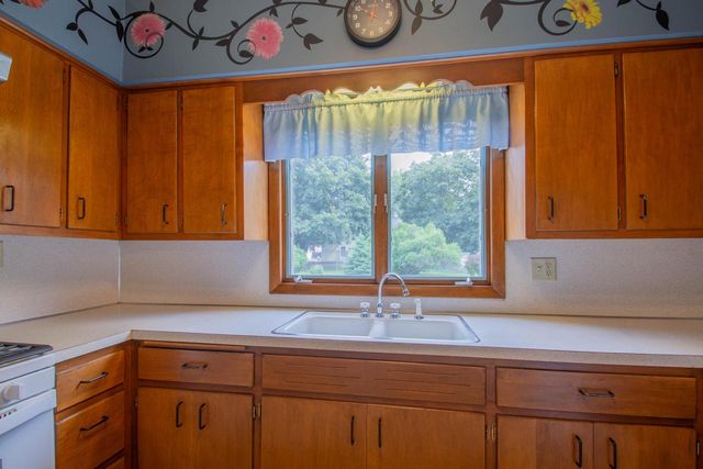 800 W Main STREET, Watertown, WI 53094