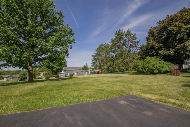 800 W Main STREET, Watertown, WI 53094