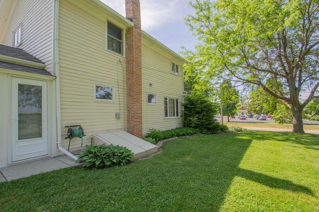 800 W Main STREET, Watertown, WI 53094