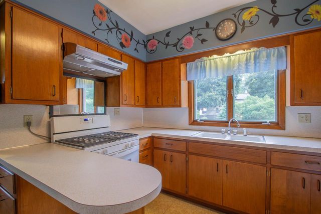800 W Main STREET, Watertown, WI 53094