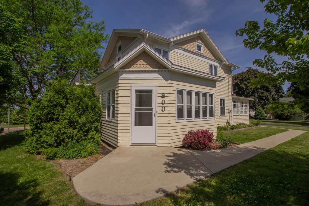 800 W Main STREET, Watertown, WI 53094