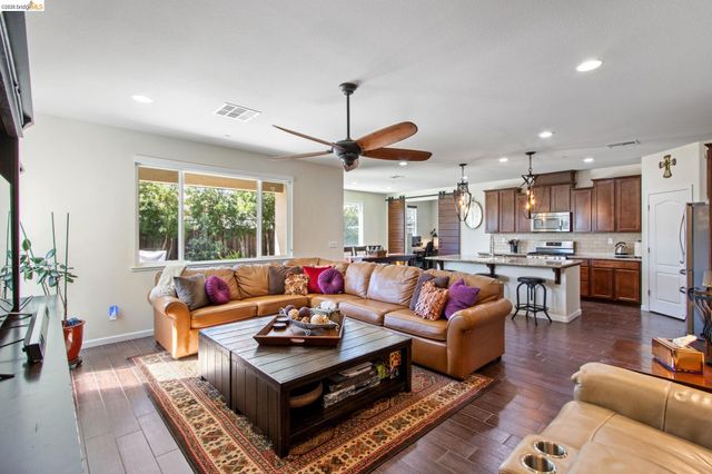 2469 Talaria Dr, Oakley, CA 94561