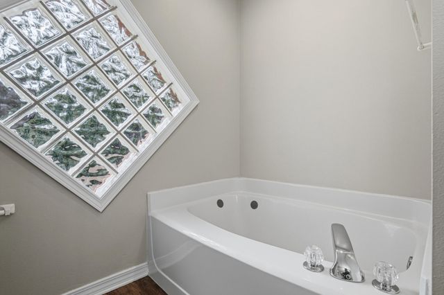 643 Alysheba Drive, Crestview, FL 32539