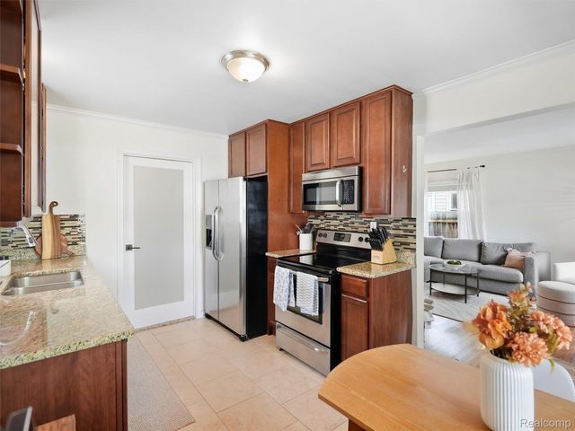 2120 Barrett Avenue, Royal Oak, MI 48067