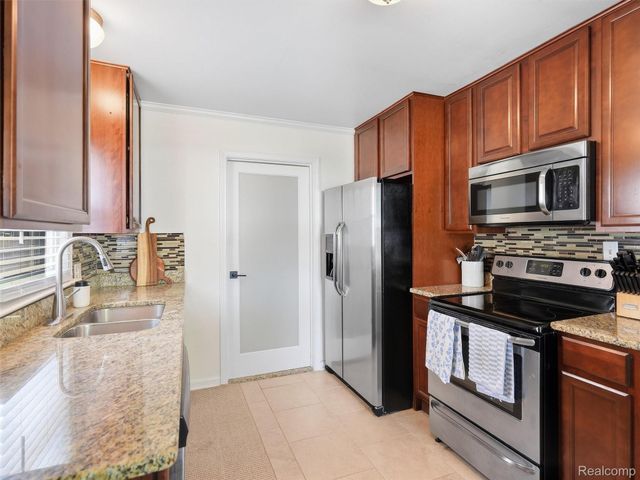 2120 Barrett Avenue, Royal Oak, MI 48067