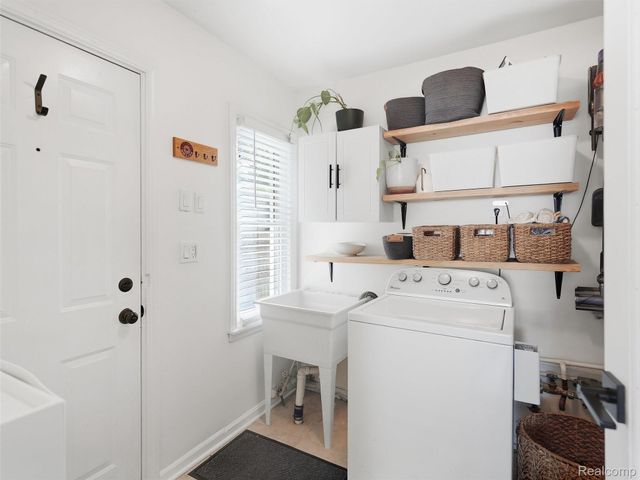 2120 Barrett Avenue, Royal Oak, MI 48067