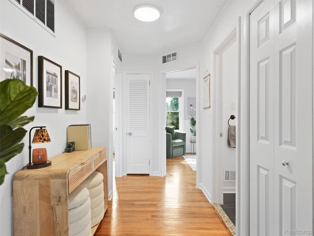 2120 Barrett Avenue, Royal Oak, MI 48067