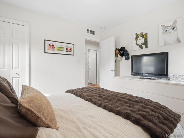 2120 Barrett Avenue, Royal Oak, MI 48067