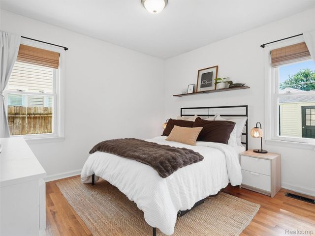 2120 Barrett Avenue, Royal Oak, MI 48067