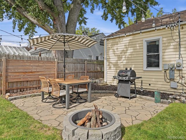 2120 Barrett Avenue, Royal Oak, MI 48067