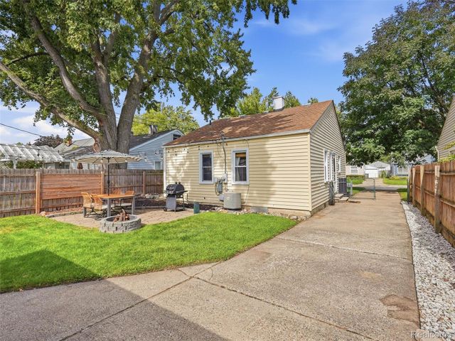 2120 Barrett Avenue, Royal Oak, MI 48067