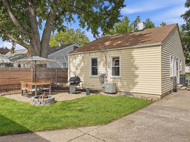 2120 Barrett Avenue, Royal Oak, MI 48067