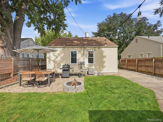 2120 Barrett Avenue, Royal Oak, MI 48067