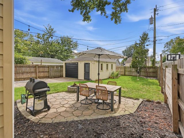 2120 Barrett Avenue, Royal Oak, MI 48067