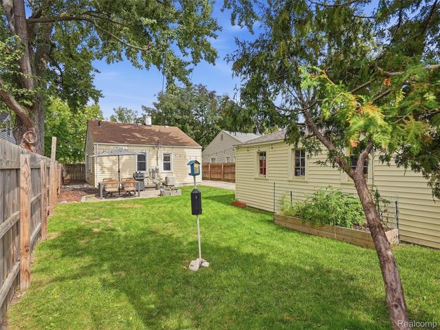 2120 Barrett Avenue, Royal Oak, MI 48067