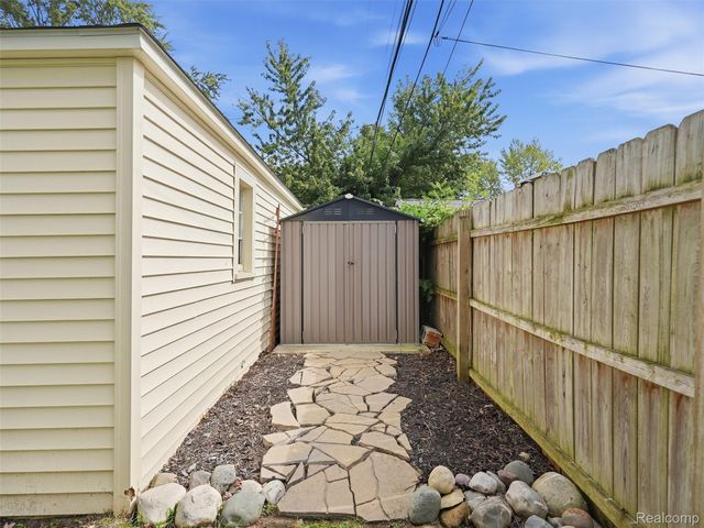 2120 Barrett Avenue, Royal Oak, MI 48067