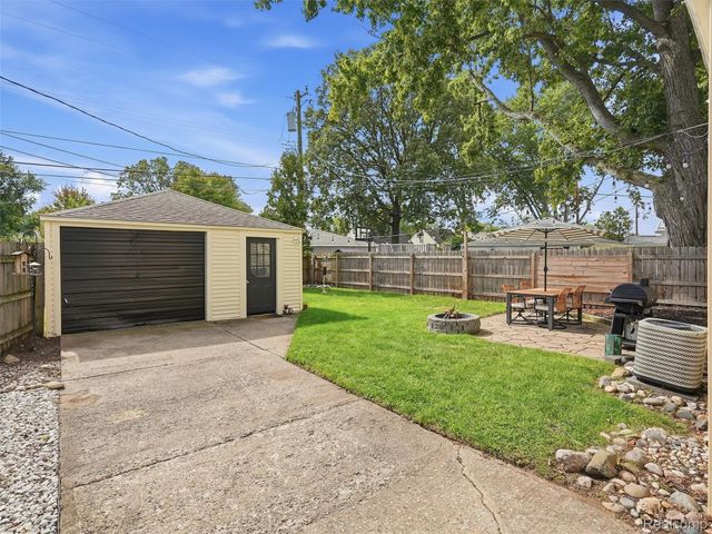 2120 Barrett Avenue, Royal Oak, MI 48067