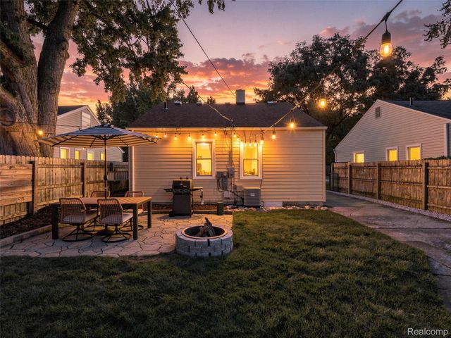 2120 Barrett Avenue, Royal Oak, MI 48067