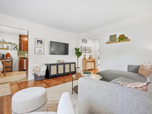 2120 Barrett Avenue, Royal Oak, MI 48067