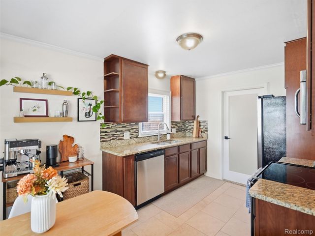 2120 Barrett Avenue, Royal Oak, MI 48067
