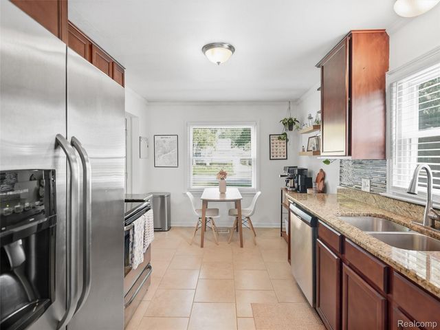 2120 Barrett Avenue, Royal Oak, MI 48067