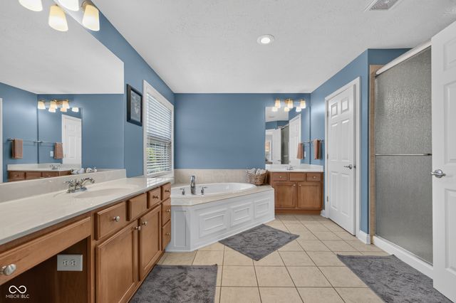 13272 Talon Crest Drive, Fishers, IN 46037