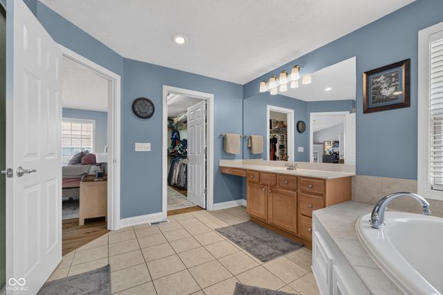 13272 Talon Crest Drive, Fishers, IN 46037