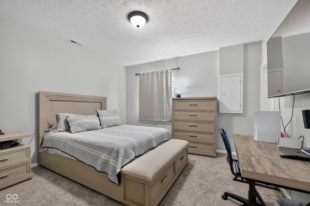 13272 Talon Crest Drive, Fishers, IN 46037