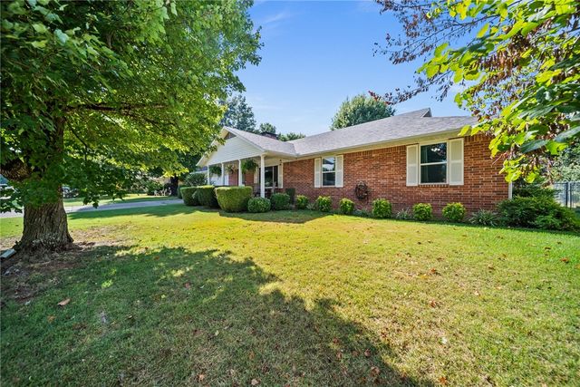 807 Maple Street, Prairie Grove, AR 72753