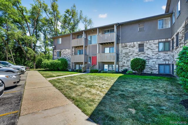 8735 Green Willow Street 1, Brighton, MI 48116