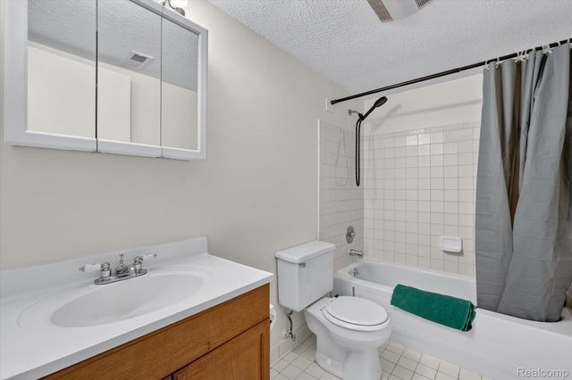 8735 Green Willow Street 1, Brighton, MI 48116