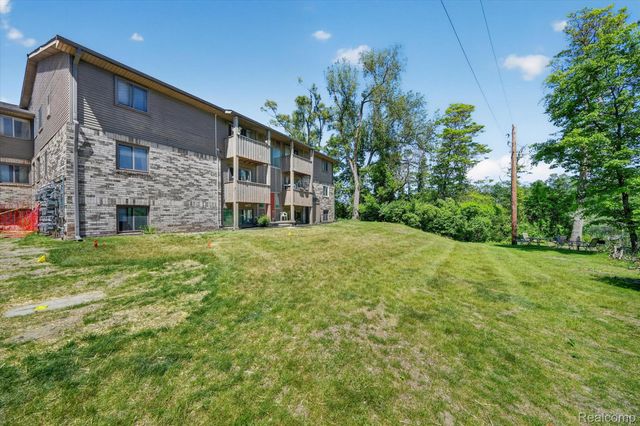 8735 Green Willow Street 1, Brighton, MI 48116