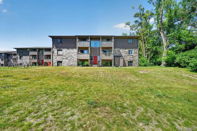 8735 Green Willow Street 1, Brighton, MI 48116