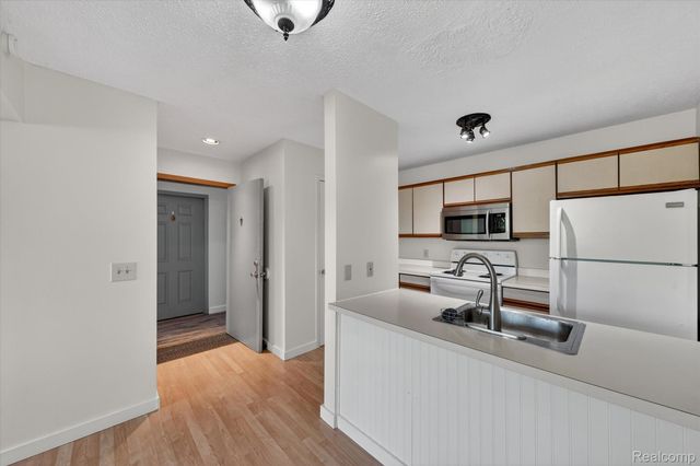 8735 Green Willow Street 1, Brighton, MI 48116