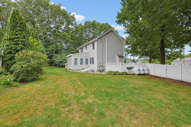 29 Brookside Avenue, Webster, MA 01570