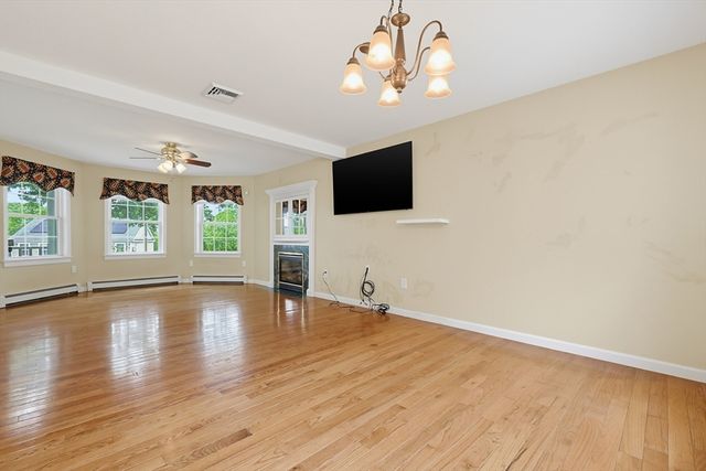29 Brookside Avenue, Webster, MA 01570